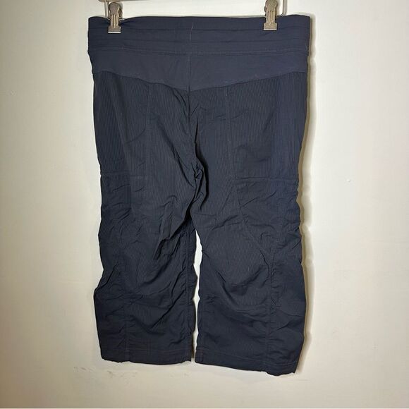 Lululemon Studio Crop Size 8 gray Drawcord At Hem - Picture 3 of 8